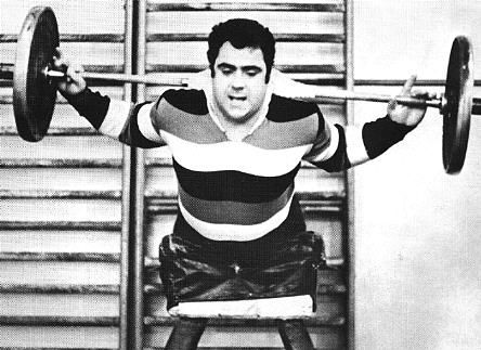 15.1971.alekszejev_torzsnyujtas_kozben.1971..jpg